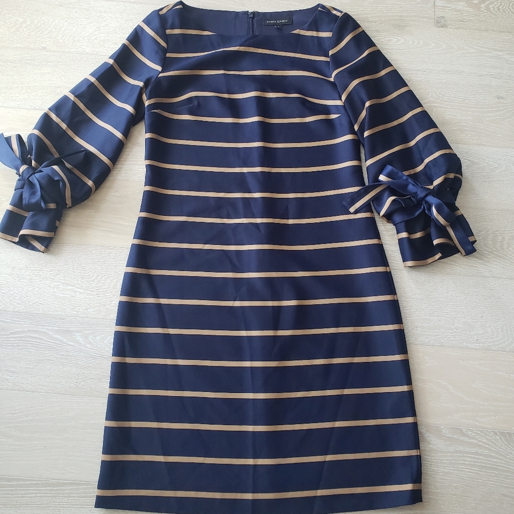Banana Republic Navy & Tan fitted dress